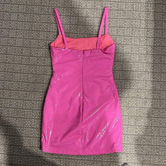 Super down “latex” mini dress - Picture 2 of 3